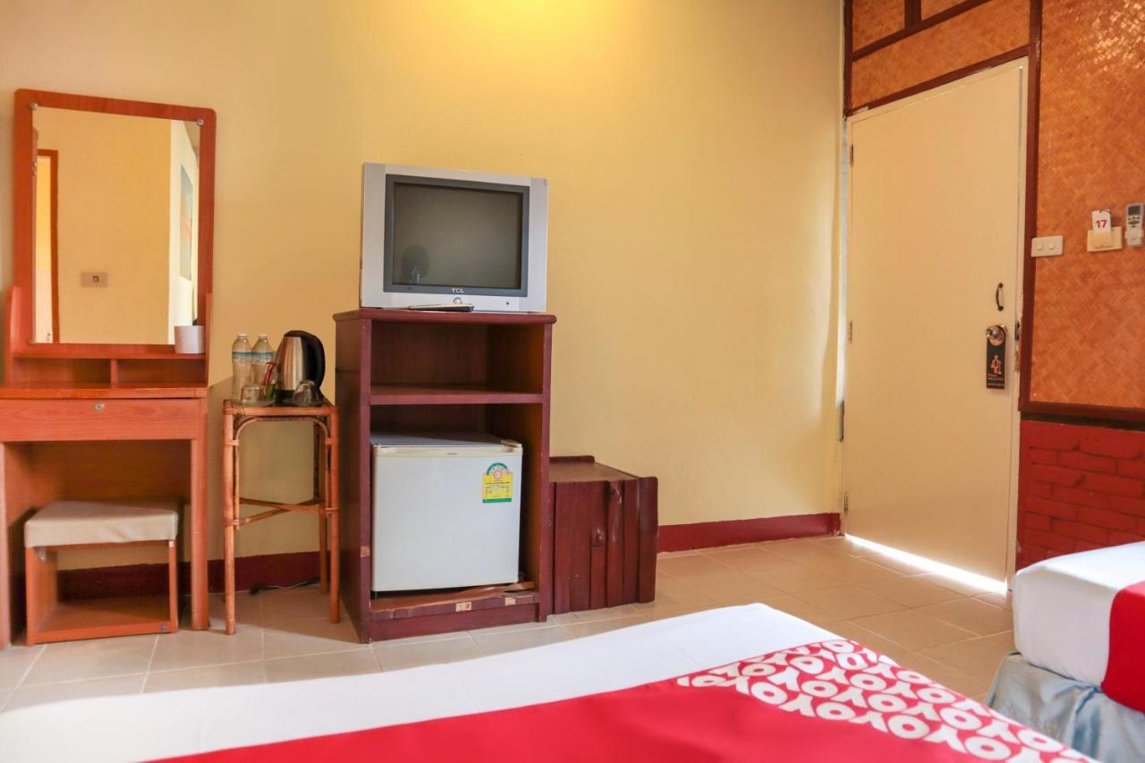 Oyo 681 Paradise Hotel Ао Нанг Экстерьер фото