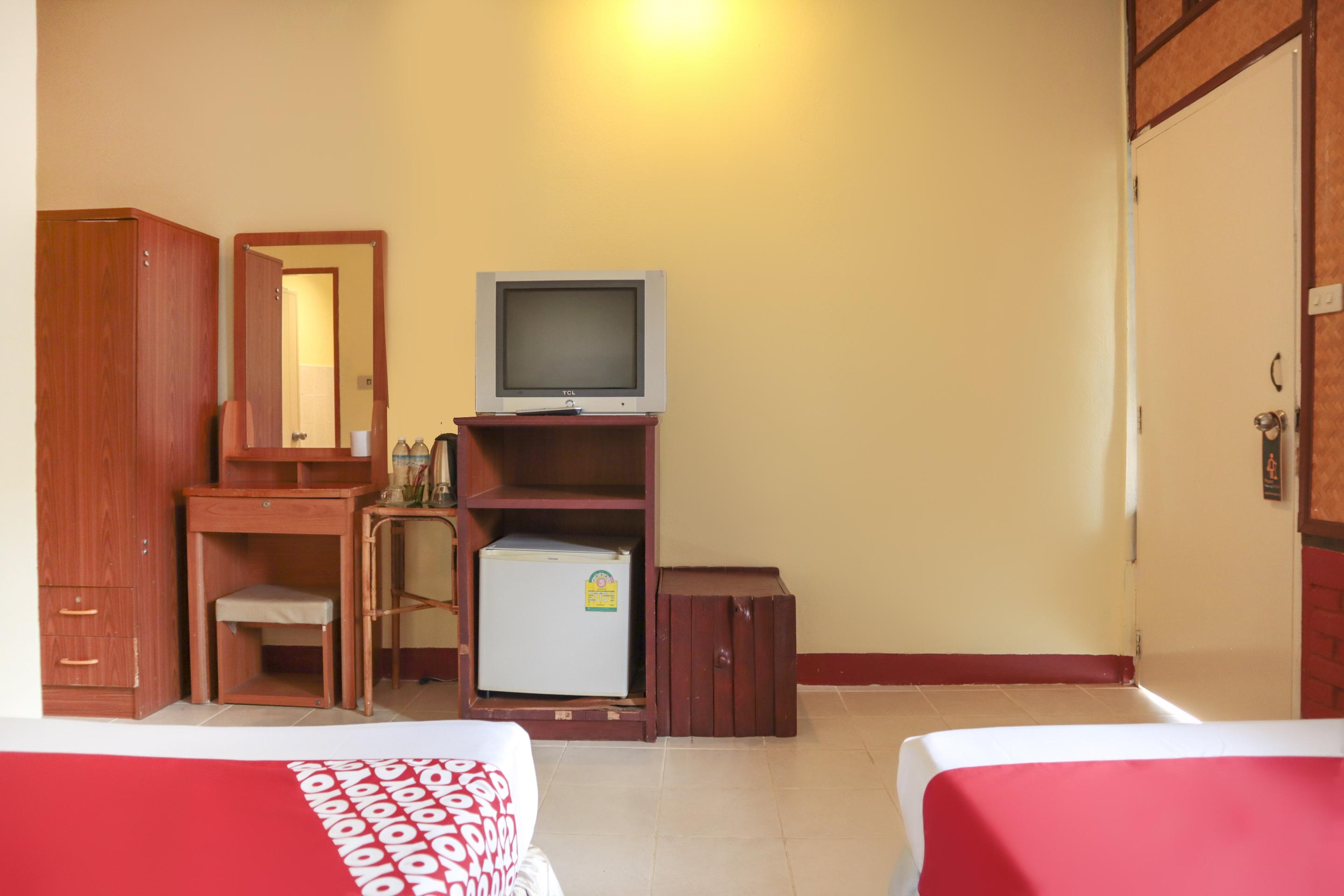 Oyo 681 Paradise Hotel Ао Нанг Экстерьер фото