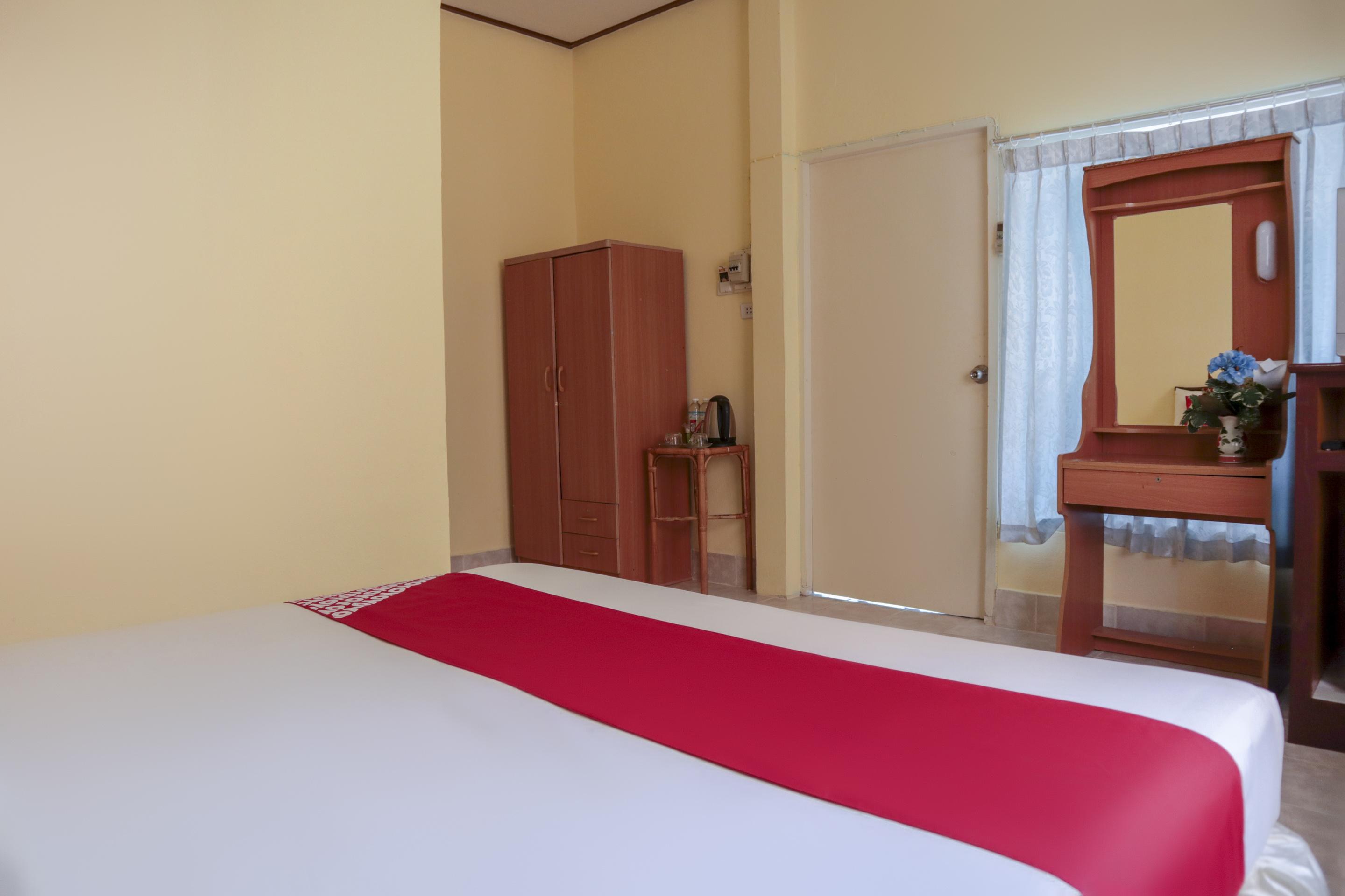 Oyo 681 Paradise Hotel Ао Нанг Экстерьер фото