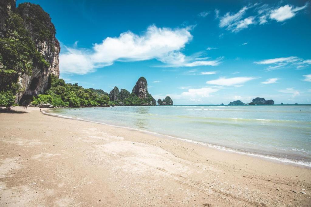 Oyo 681 Paradise Hotel Ао Нанг Экстерьер фото