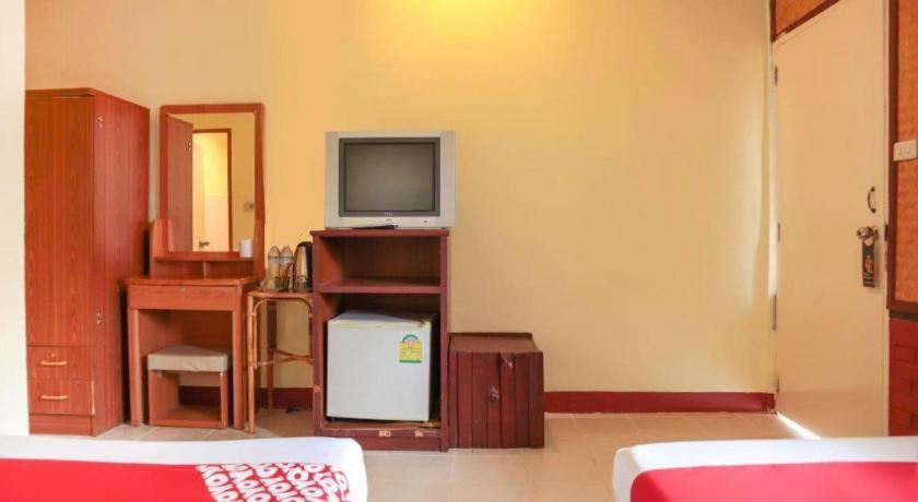 Oyo 681 Paradise Hotel Ао Нанг Экстерьер фото