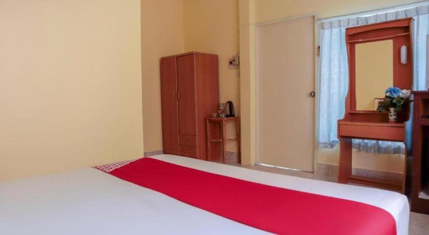 Oyo 681 Paradise Hotel Ао Нанг Экстерьер фото