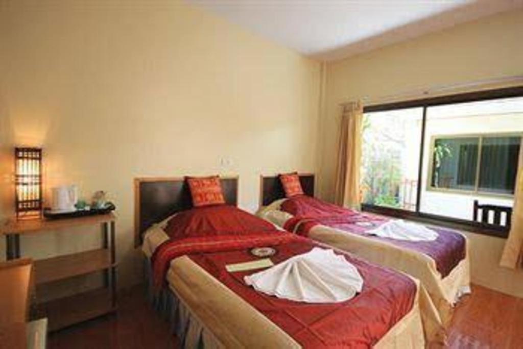 Oyo 681 Paradise Hotel Ао Нанг Экстерьер фото